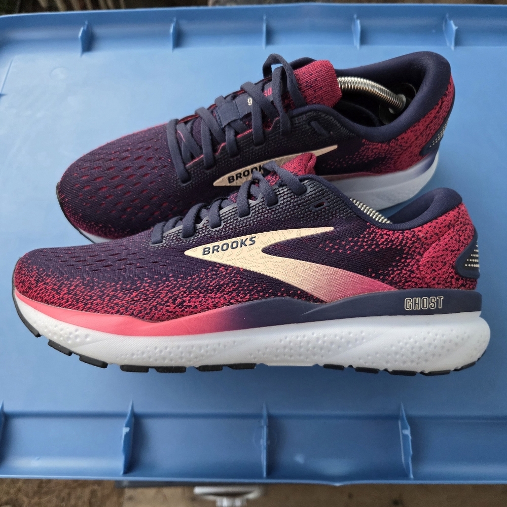 Brooks Ghost 16 running shoes Sz 8 Purple Pink